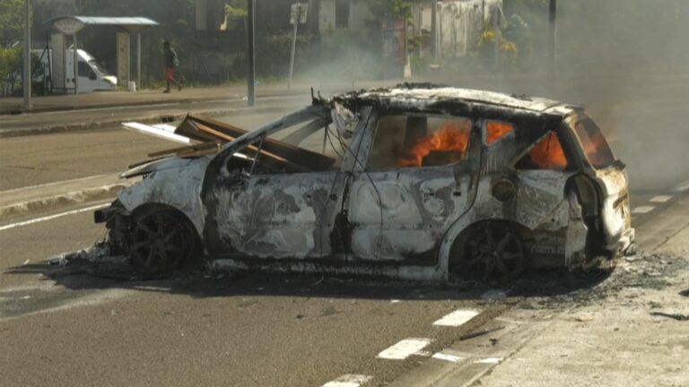 A curfew has been declared in certain districts of Fort-de-France from Wednesday evening due to the violence, the prefecture announced.