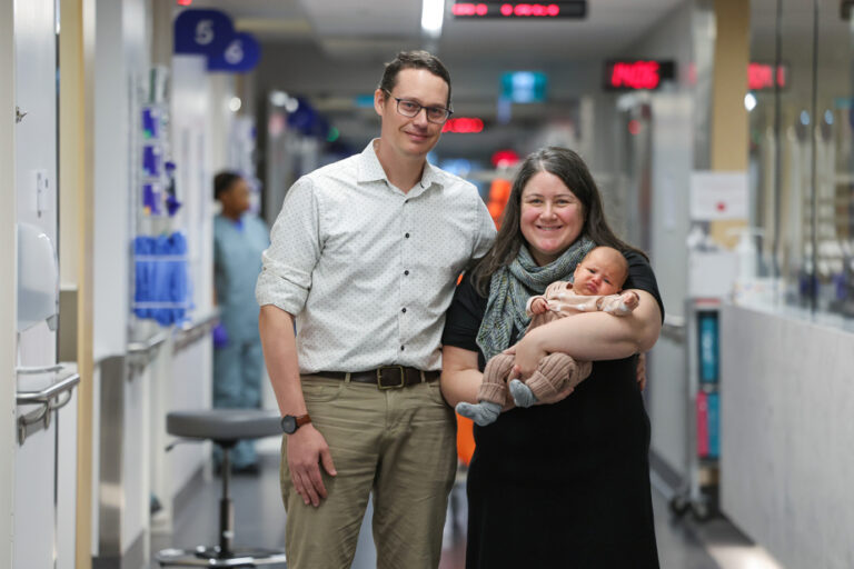 A first in Quebec | A mother participates in her own cesarean section