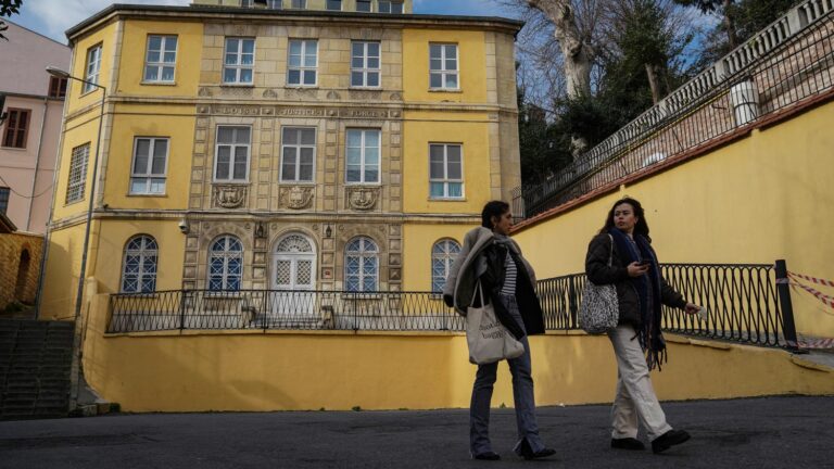 “A lot of anger”, “a feeling of abandonment”: in Turkey, hundreds of children without school at the start of the school year due to a diplomatic crisis with France