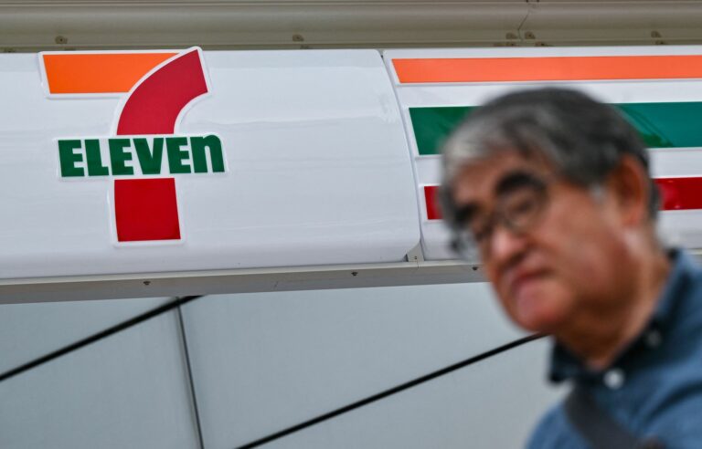 Alimentation Couche-Tard remains committed to acquiring Seven-Eleven