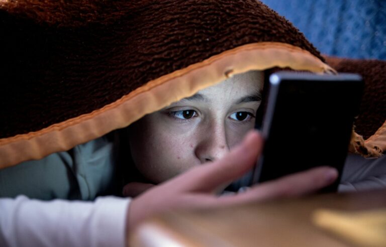 Australia to set minimum age for social media use between 14 and 16