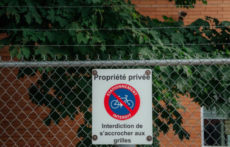 Barbed wire in Ville-Marie contravenes municipal regulations