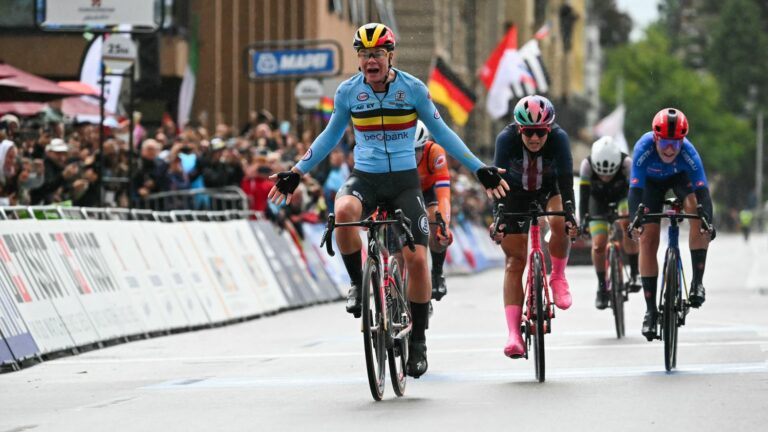 Belgian Lotte Kopecky retains her title by winning the sprint