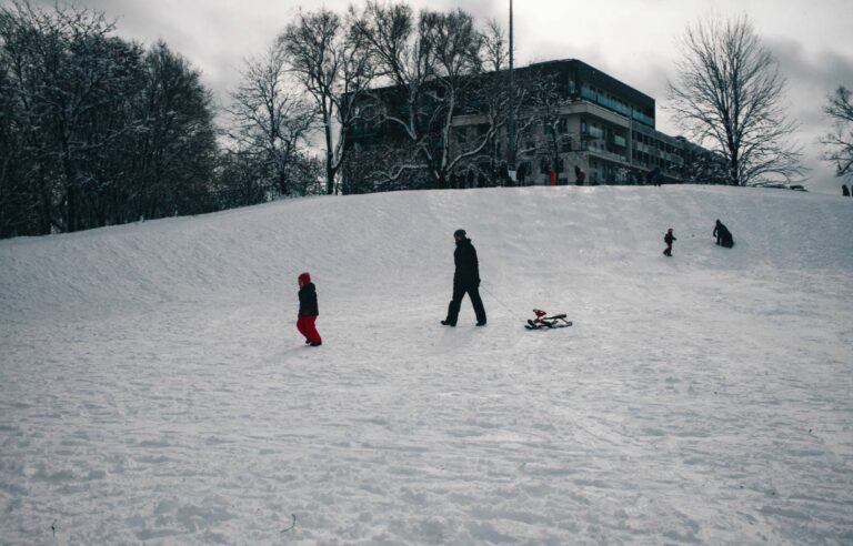 Bernard Drainville wants mounds of snow in schoolyards