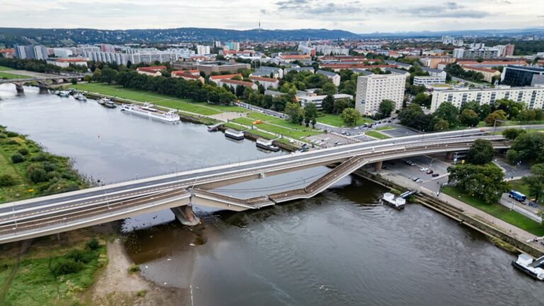 Bridge collapses in Dresden in the middle of the night without causing any casualties