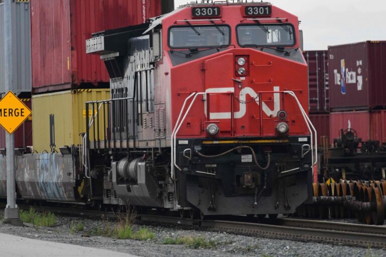 CN work stoppage | Profit forecasts revised down