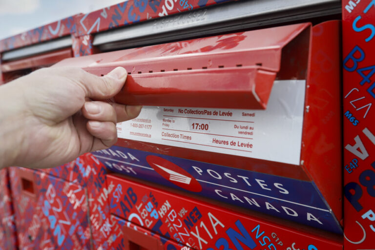 Canada Post | Union members vote on strike mandate