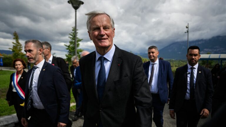 Civil servant unions demand rapid pay rises from Michel Barnier