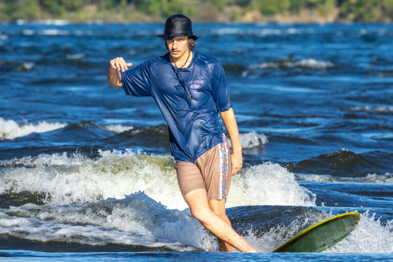 Classic Wave to Guy | Surfing in the spotlight on the river