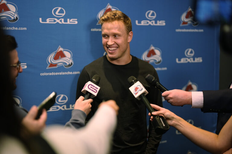 Colorado Avalanche | Logan O’Connor signs six-year contract extension