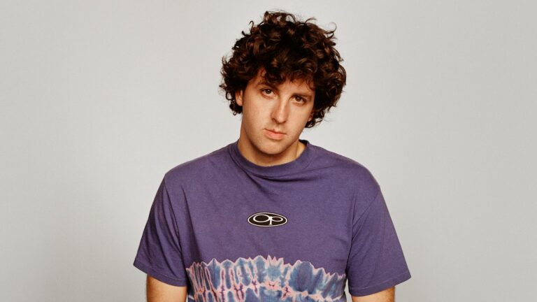 DJ and producer Jamie xx is making waves on the dance floor with his new album ‘In Waves’