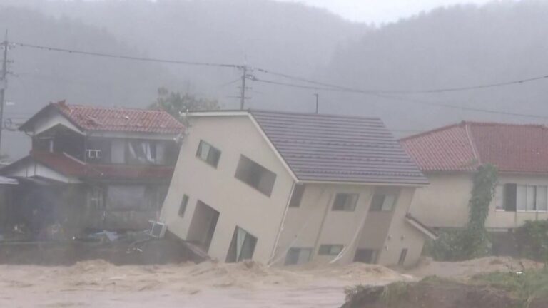 Dantesque floods hit the center of the country