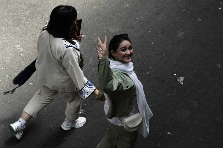 Despite repression, many Iranian women do not wear hijab