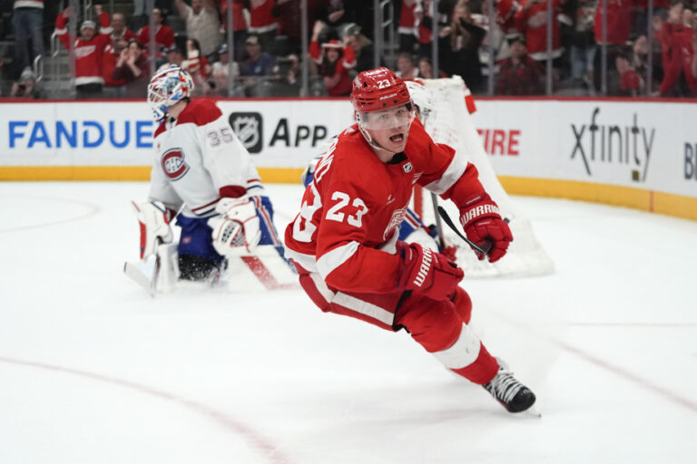 Detroit Red Wings | Lucas Raymond signs eight-year, $64.6 million contract