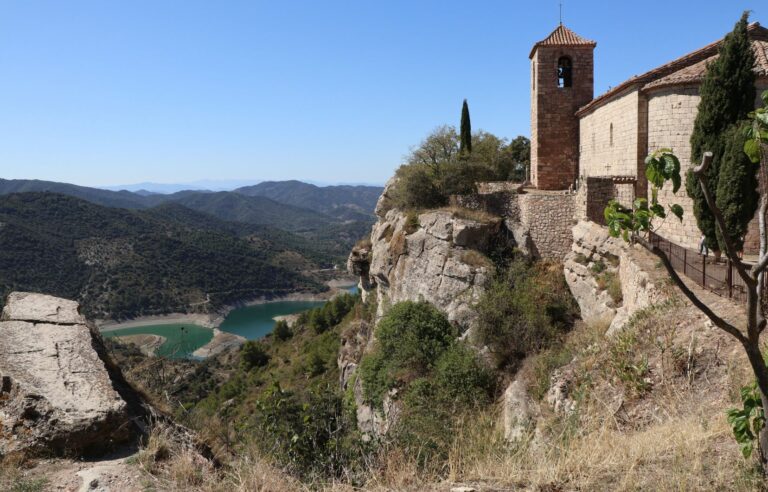 Discover the Costa Daurada, from the sea to the monasteries