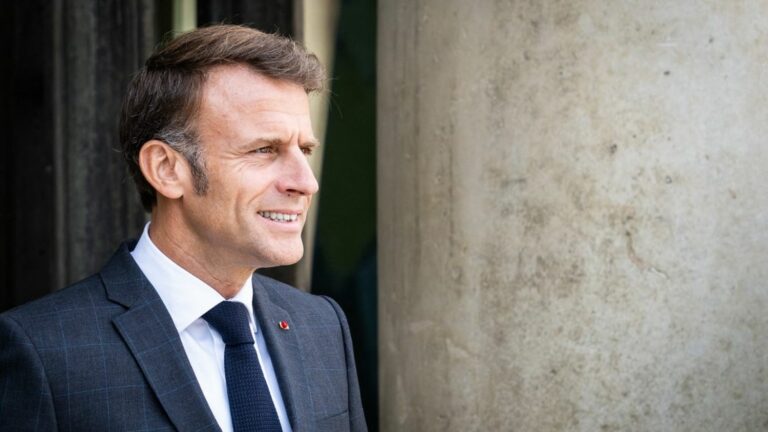 Emmanuel Macron continues to maintain suspense over the name of the next head of government