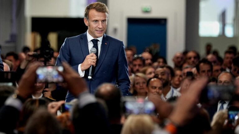 Emmanuel Macron returns to the field to inaugurate a Sanofi factory in the Rhône