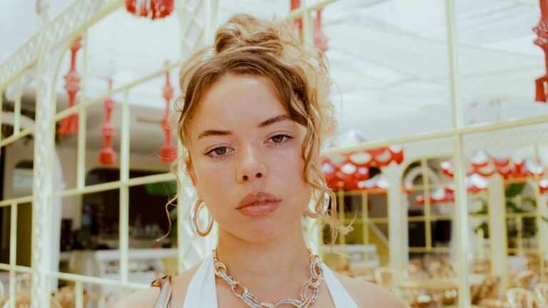 Englishwoman Nilüfer Yanya impresses with her new album