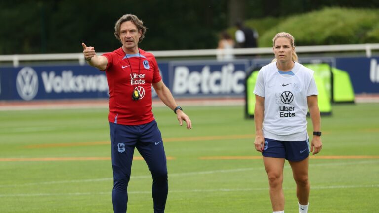 “Everyone has a chance, but no one is essential,” warns Laurent Bonadei, the new coach of the Bleues