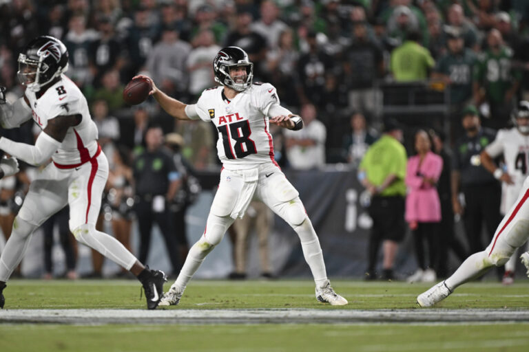 Falcons edge Eagles 22-21 in thrilling finale