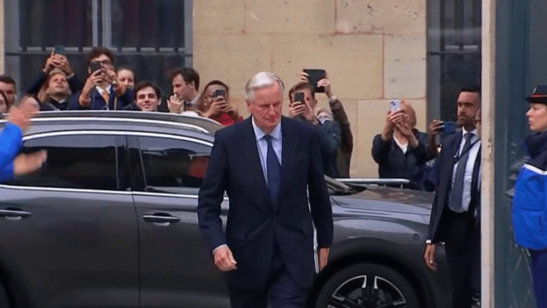 From the presidential camp to the opposition, Michel Barnier expected at the turning point