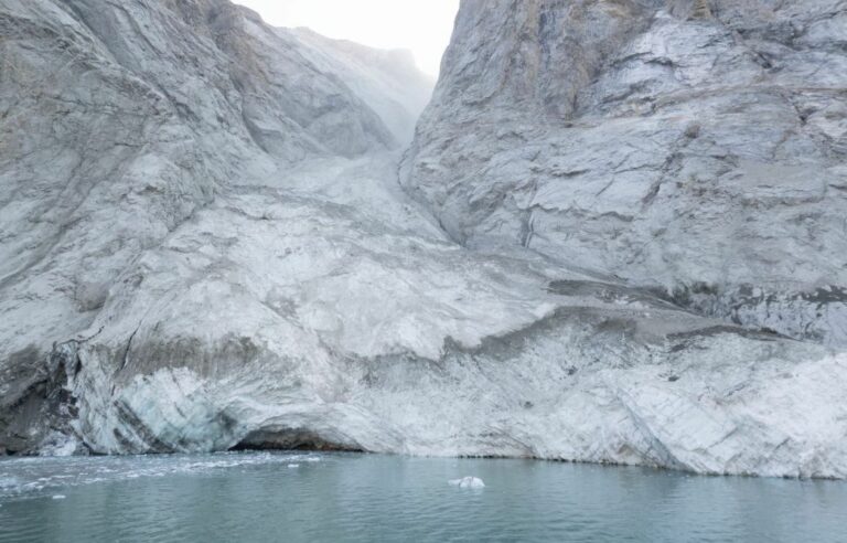 Greenland glacier collapse triggers tsunami