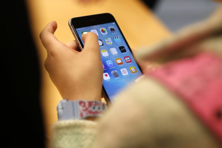 Harmful effects of screens on young people | School management sounds the alarm