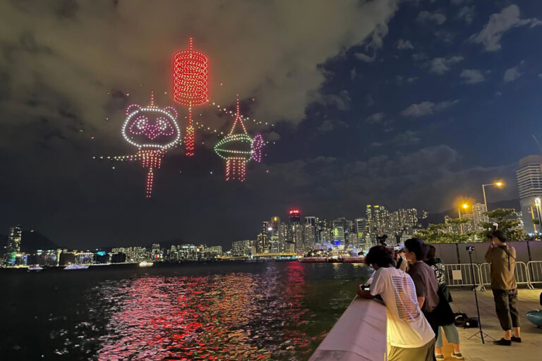 Hong Kong | Mid-October Festival opens with traditional fire dragon dance