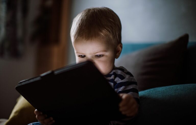 Immediate action needed to protect toddlers from screens