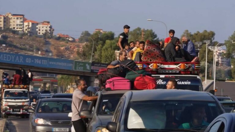 In Lebanon, the wandering of civilians forced to flee Israeli strikes