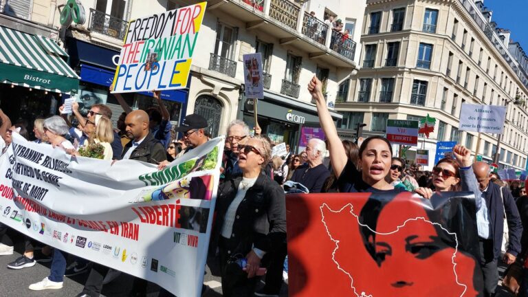 In Paris, a march in support of the struggle of Iranian women, two years after the death of Mahsa Amini