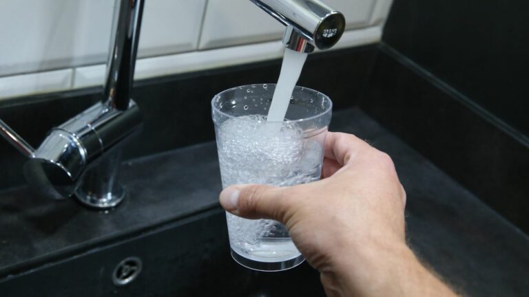 In Saint-Symphorien-d’Ozon, the presence of PFAS in tap water exceeds regulatory thresholds