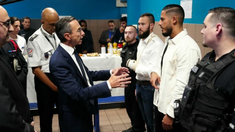 Interior Minister Bruno Retailleau promises firmness during his first visit to a police station in Seine-Saint-Denis