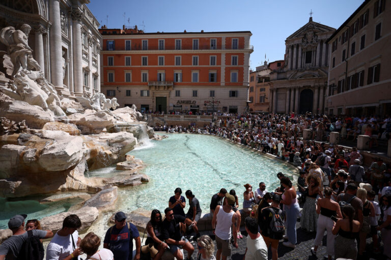 Italy | Rome considers charging for entry to Trevi Fountain