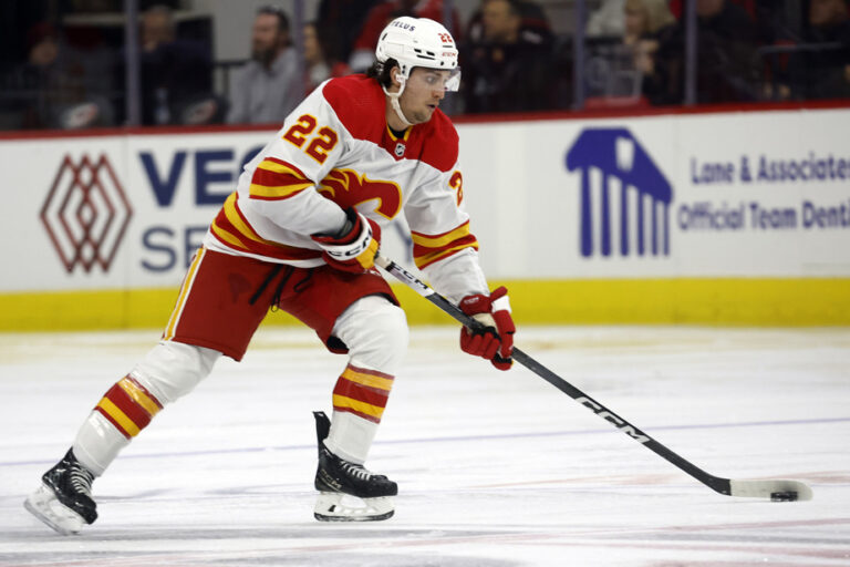 Jakob Pelletier signs one-year deal with Flames