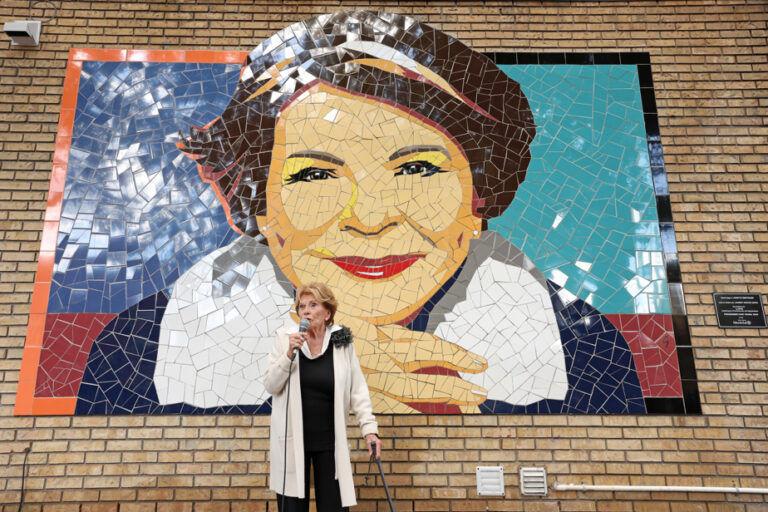 Janette Bertrand attends with emotion the unveiling of a mural paying tribute to him