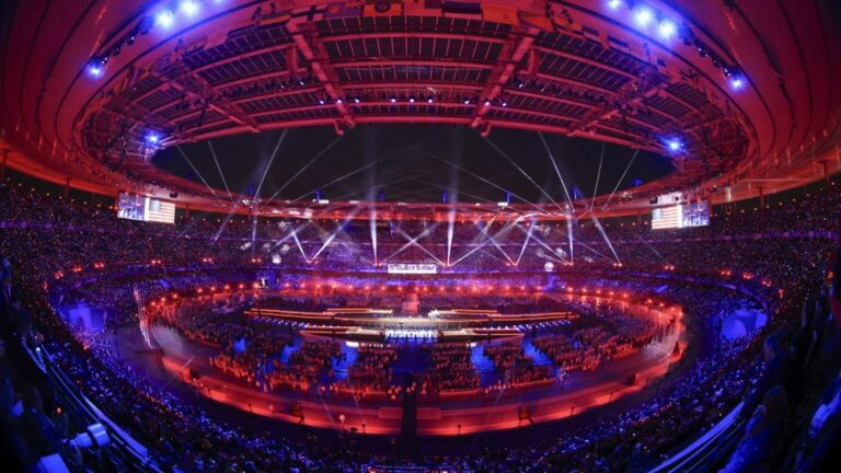 Jean-Michel Jarre launches the final show and electrifies the Stade de France