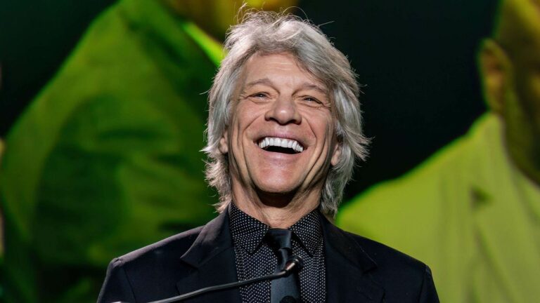 Jon Bon Jovi rescues woman in trouble on bridge