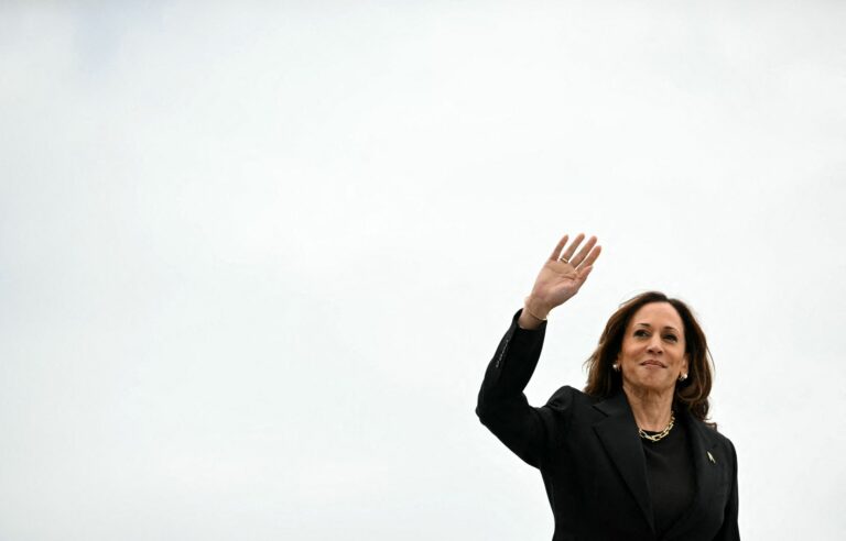 Kamala Harris visits the border with Mexico for the first time during her campaign