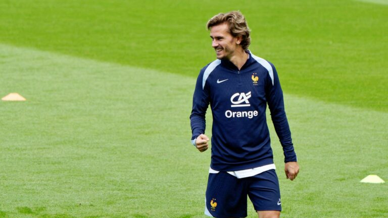 “Legend of sport, French pride” according to Emmanuel Macron, “exceptional teammate” for Raphaël Varane… Reactions to the international retirement of Antoine Griezmann