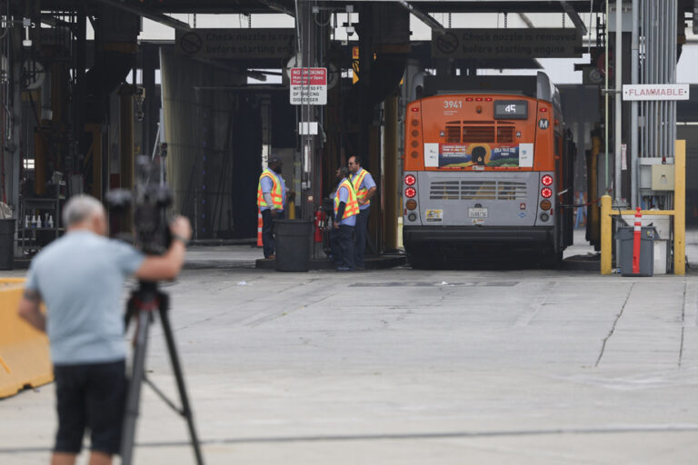 Los Angeles | One dead in hostage-taking on bus