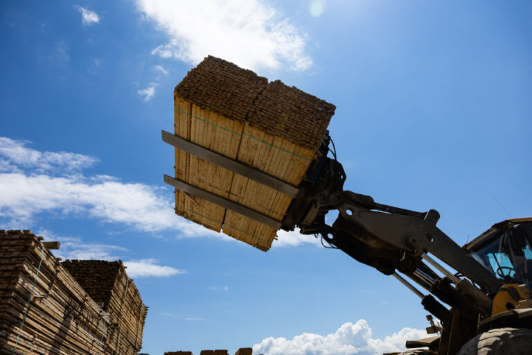 Lumber | Canada challenges US tariffs in court