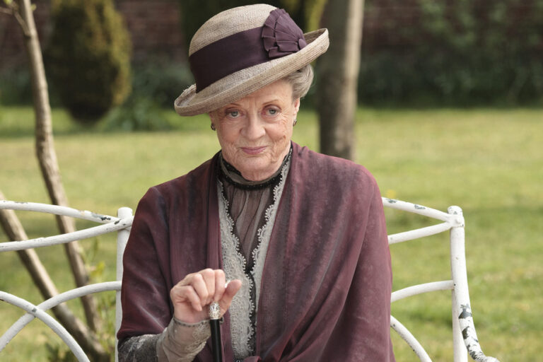 Maggie Smith dies at age 89