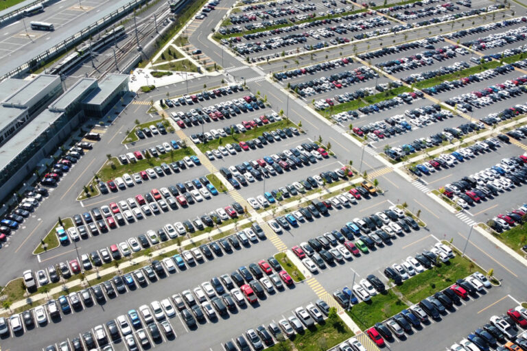 Metropolitan express network | Overcrowded parking lots, to the great displeasure of users