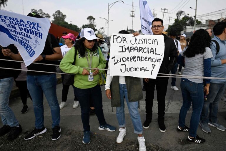 Mexico | Thousands protest against judicial reform