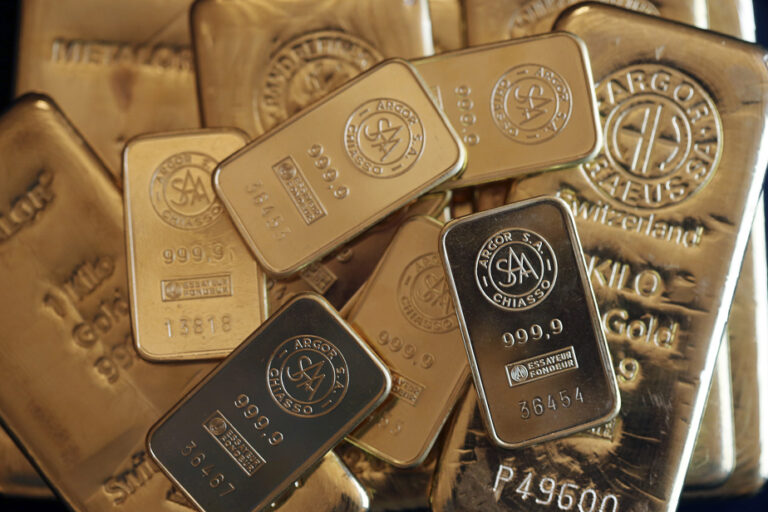 Money and Happiness | Why I Don’t Have Gold in My Investments