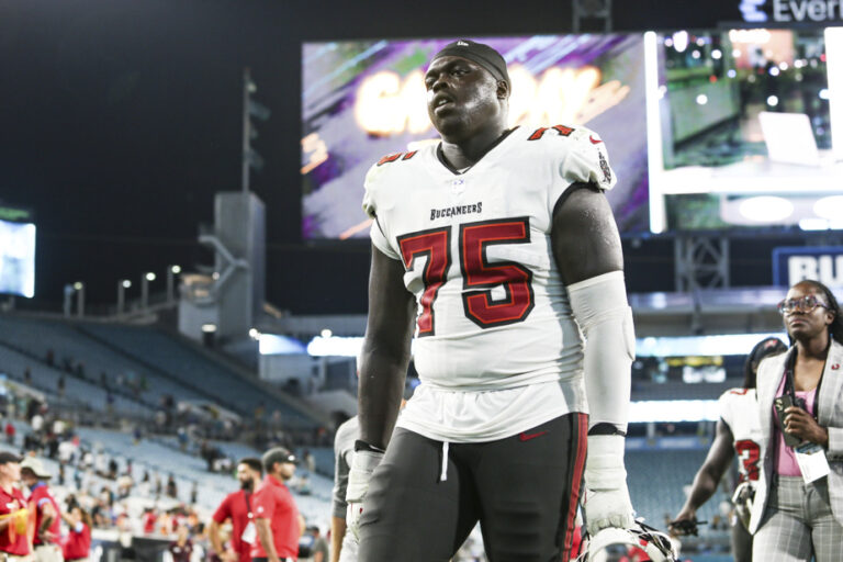 Montreal Alouettes | Defensive end Lwal Uguak to face the Red and Blacks