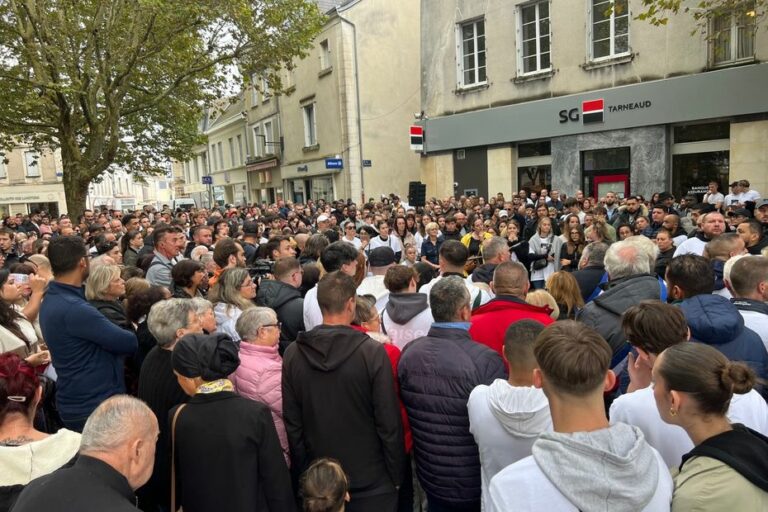 More than 1,500 people gathered in Issoudun for a white march in honor of Simon, killed in front of a nightclub in Saint-Maur