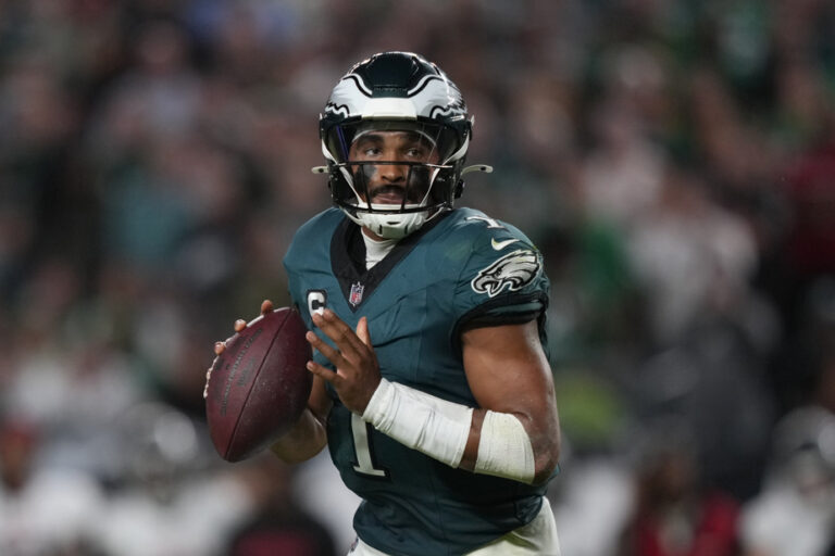 NFL | Despite Jalen Hurts’ mistakes, Eagles lead their division