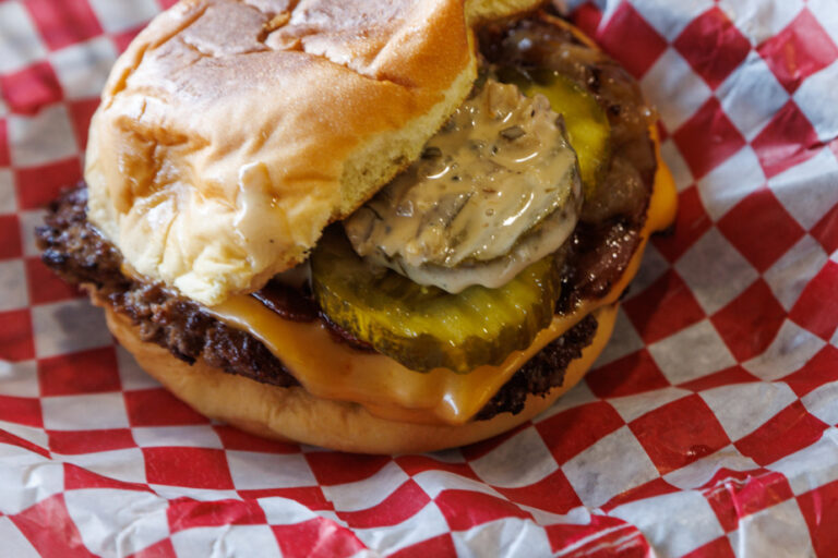 Opening | The famous “smash burgers” of Chez Simon urban canteen in Longueuil